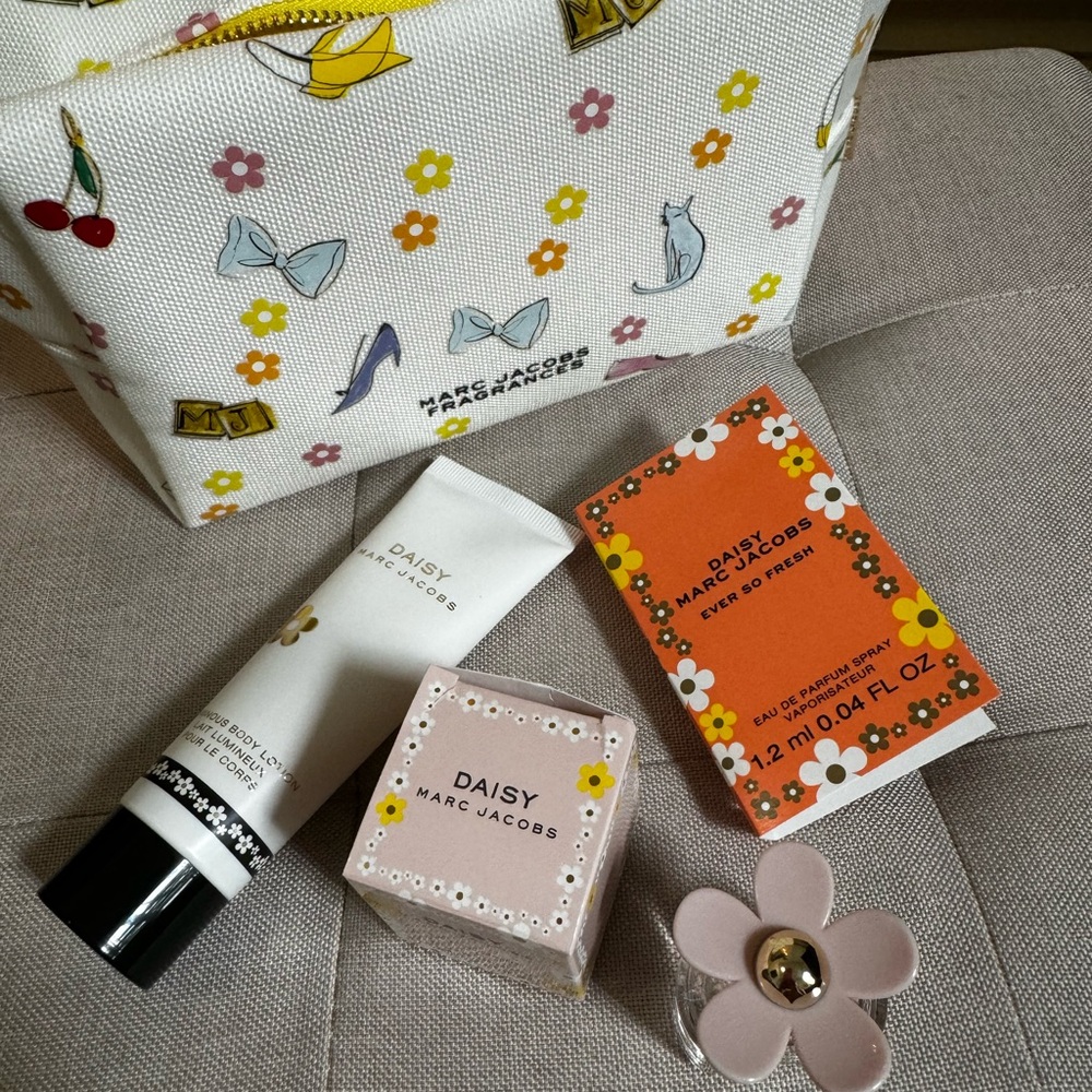 Marc Jacobs Set - Picture 4 of 13